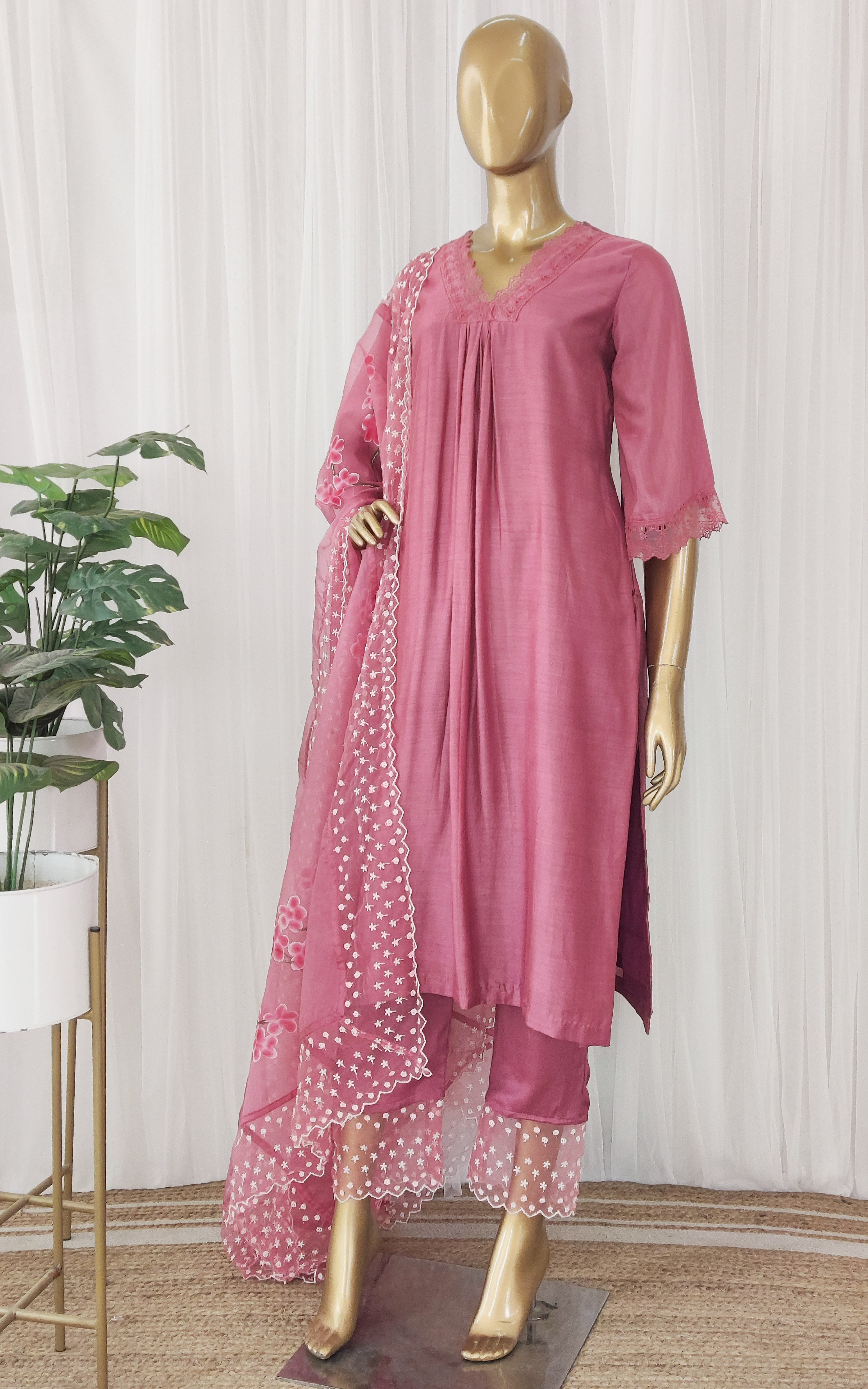 Onion Pink Kurta Pant Set with Handpainted Organza Dupatta