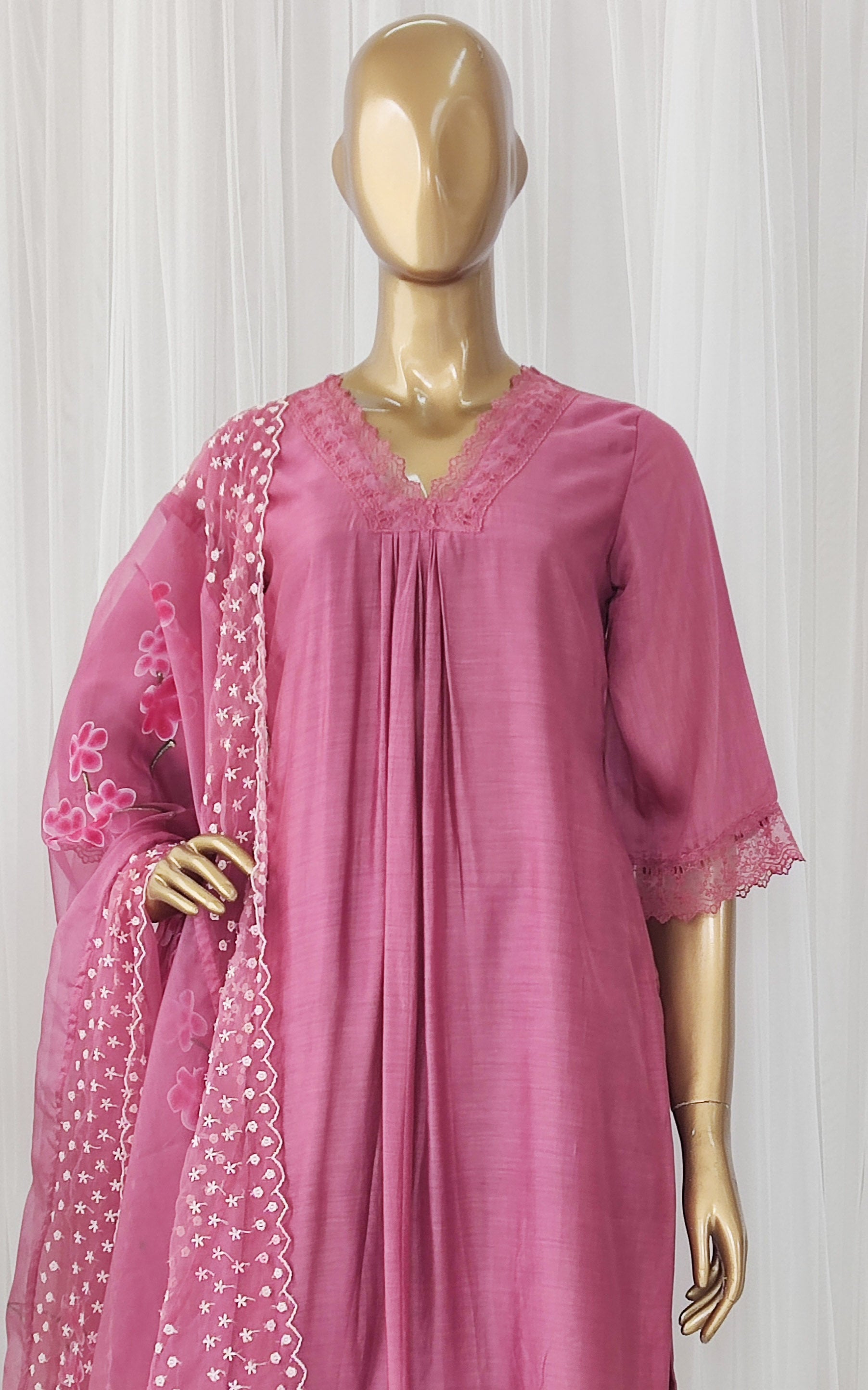 Onion Pink Kurta Pant Set with Handpainted Organza Dupatta