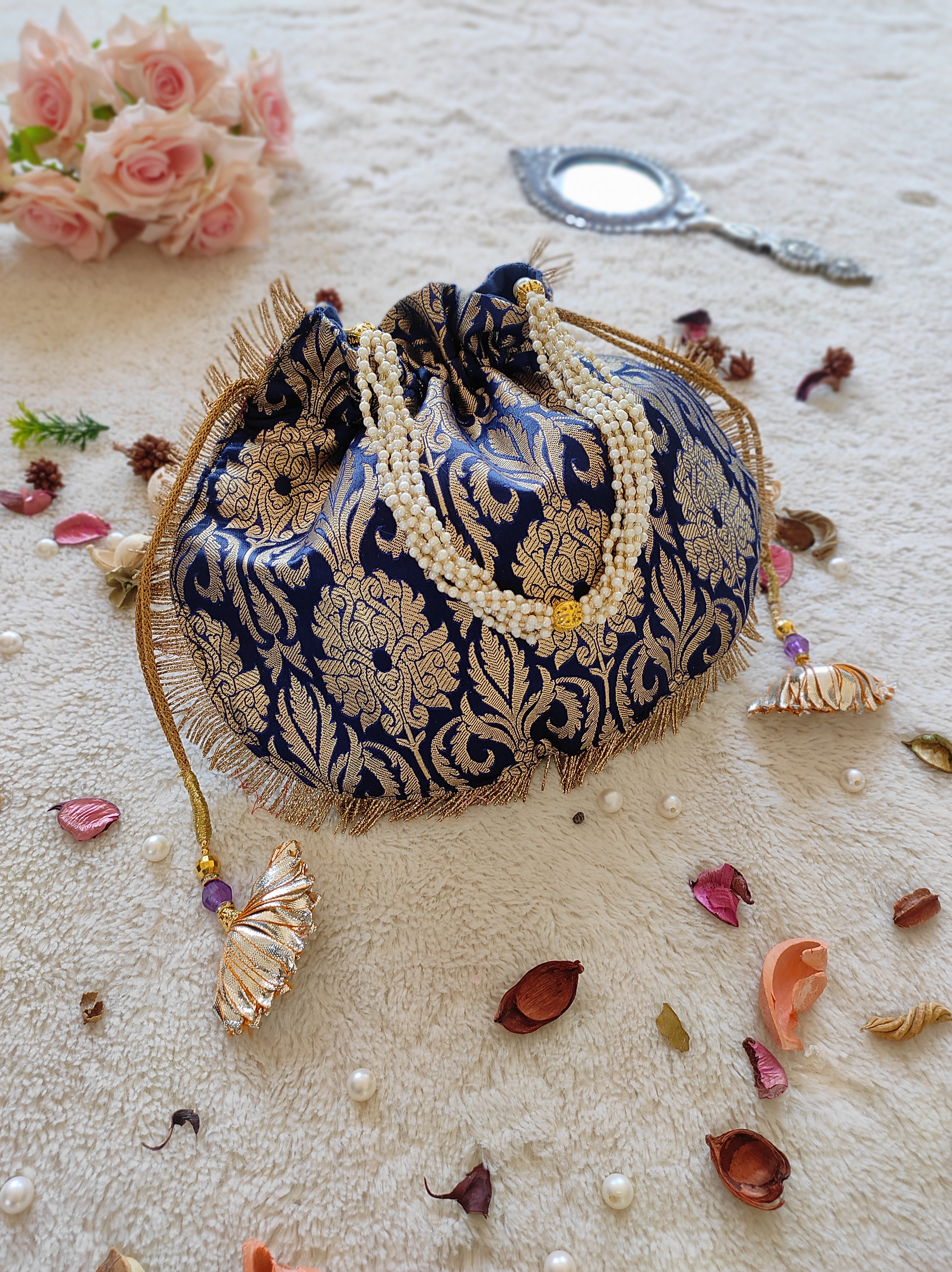 Handbag Selection Guide to Complement Ethnic Wear