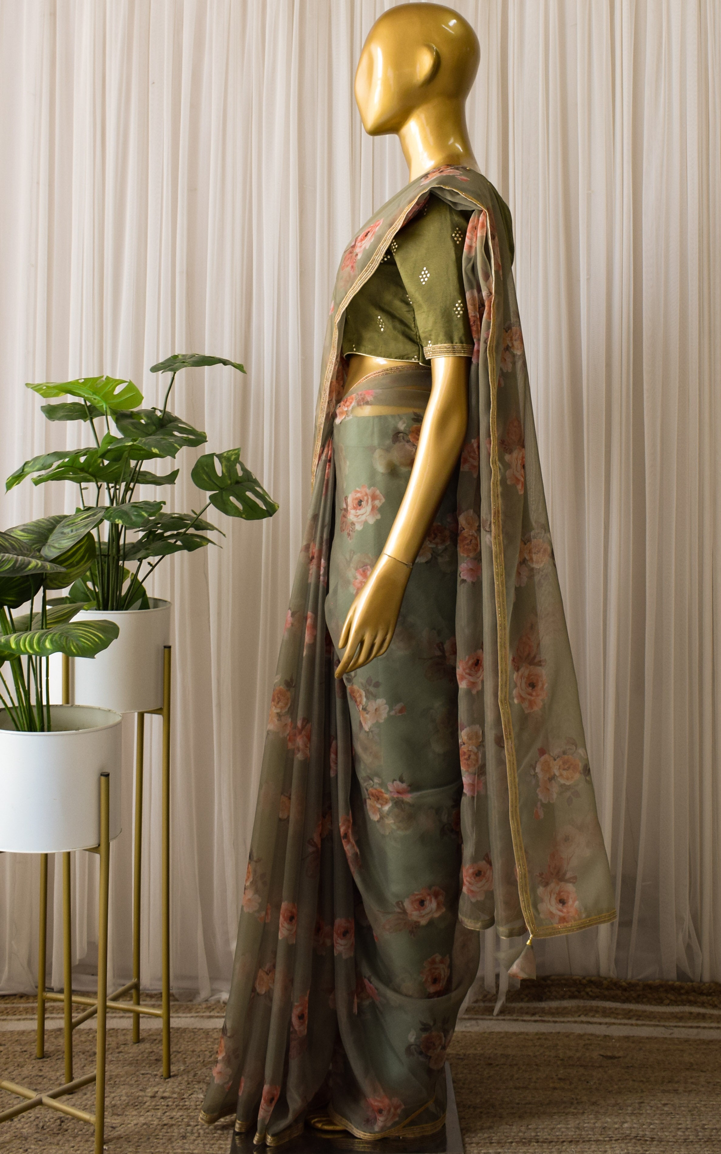 Designer Silk Weaving Saree In Green | Saree designs, Organza saree, Green  saree